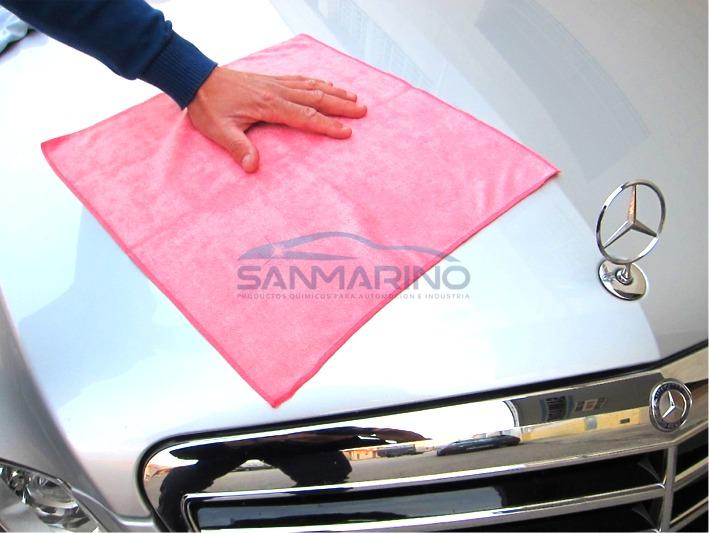 Microfiber cloth cleaning car